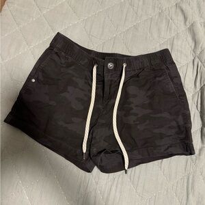 Vuori Shorts